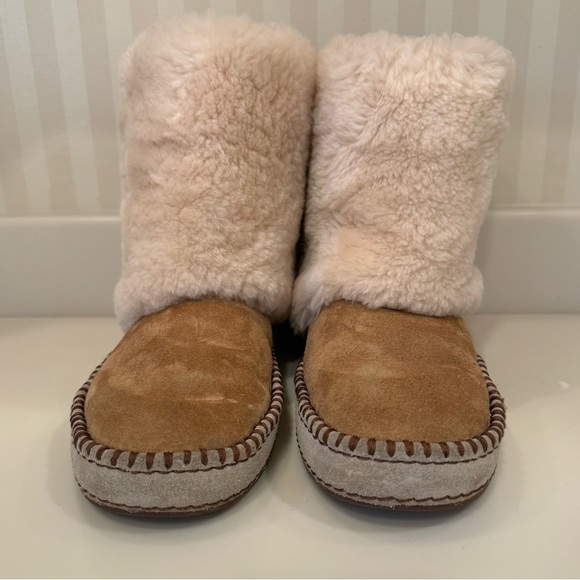 UGG Kestrel Shearling Cuff Boots - Picture 4 of 16